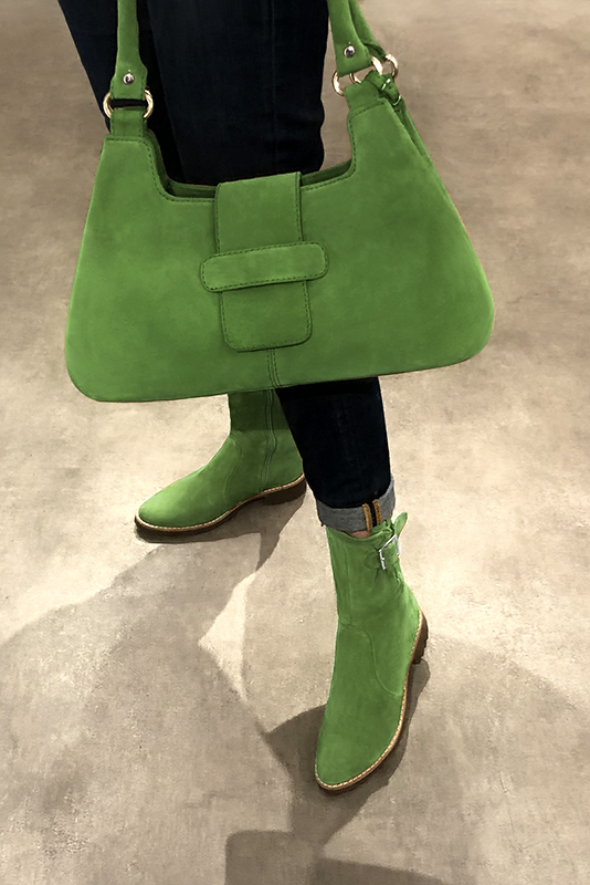 Grass green women's dress handbag, matching pumps and belts. Worn view - Florence KOOIJMAN